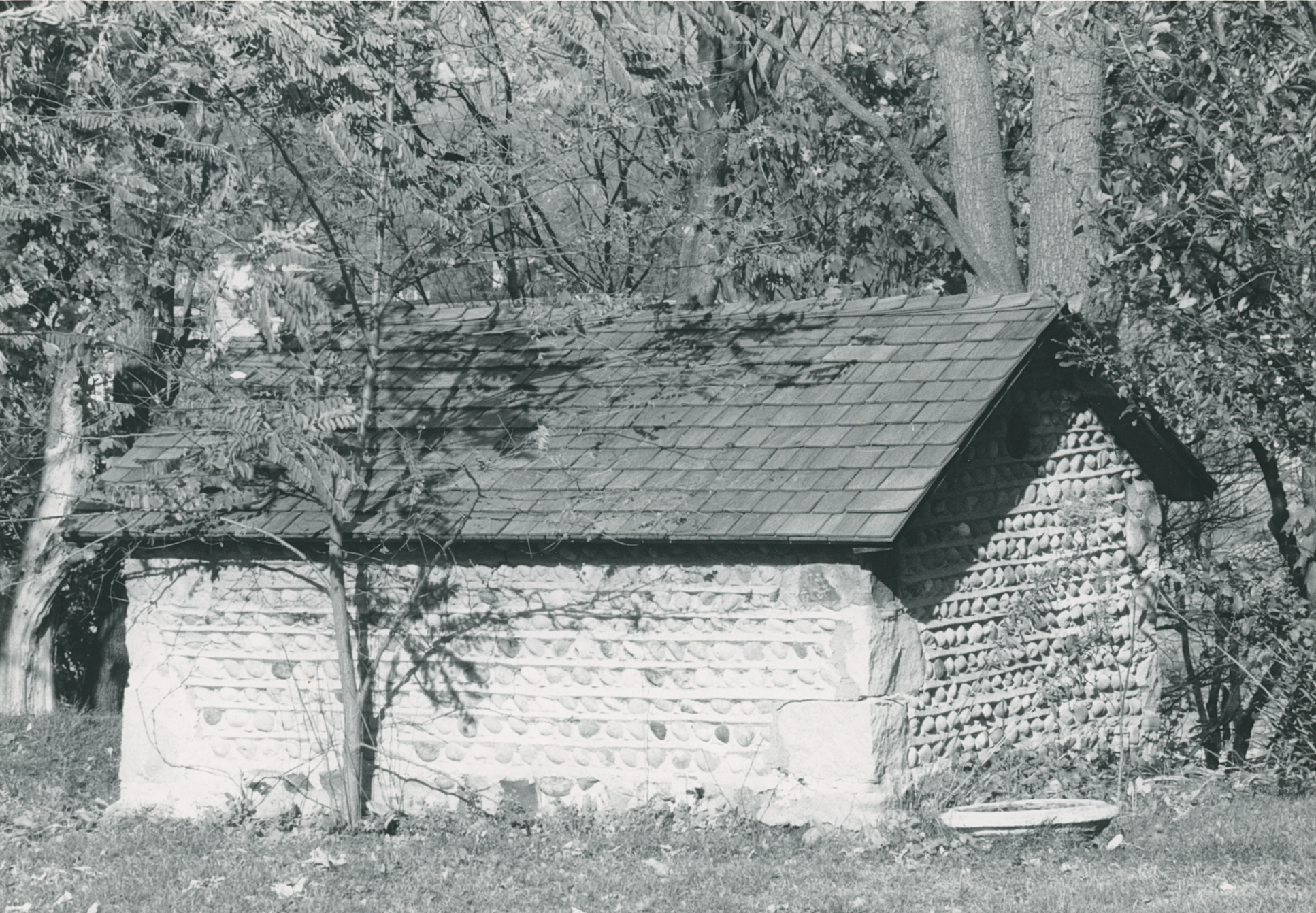 Bra-4 52 Grand River St S 3